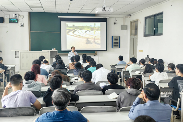 “双师同堂”现场。重庆科技大学马克思主义学院供图